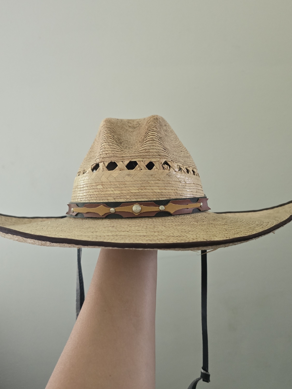 Vintage Mexican Palm Leaf Straw Sun Hat Wide Brim Vented Crown Leather Band"
